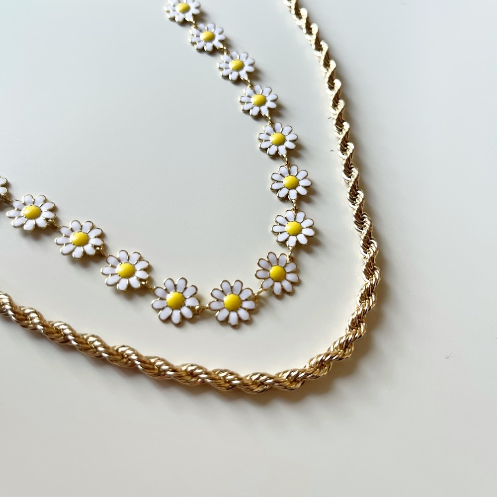 18K Gold filled sunflower necklace - Picture 2 of 2